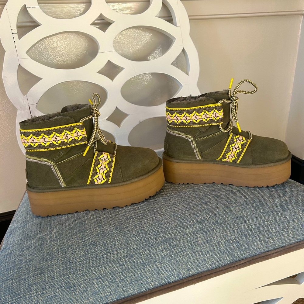 Ugg Classic Mini Braid platform suede booties (size 7)